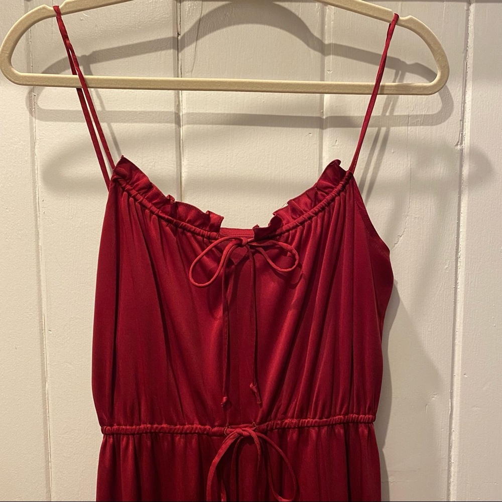 Elegant Red Sleeveless Dress - Picture 2 of 10